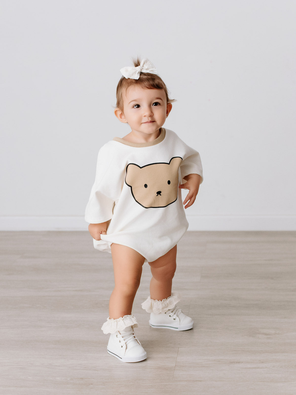 1.	Baby wearing white teddy romper – Beauwa Baby
	2.	Cotton teddy bear romper for babies
	3.	White embroidered teddy romper outfit
	4.	Beauwa Baby teddy romper on toddler